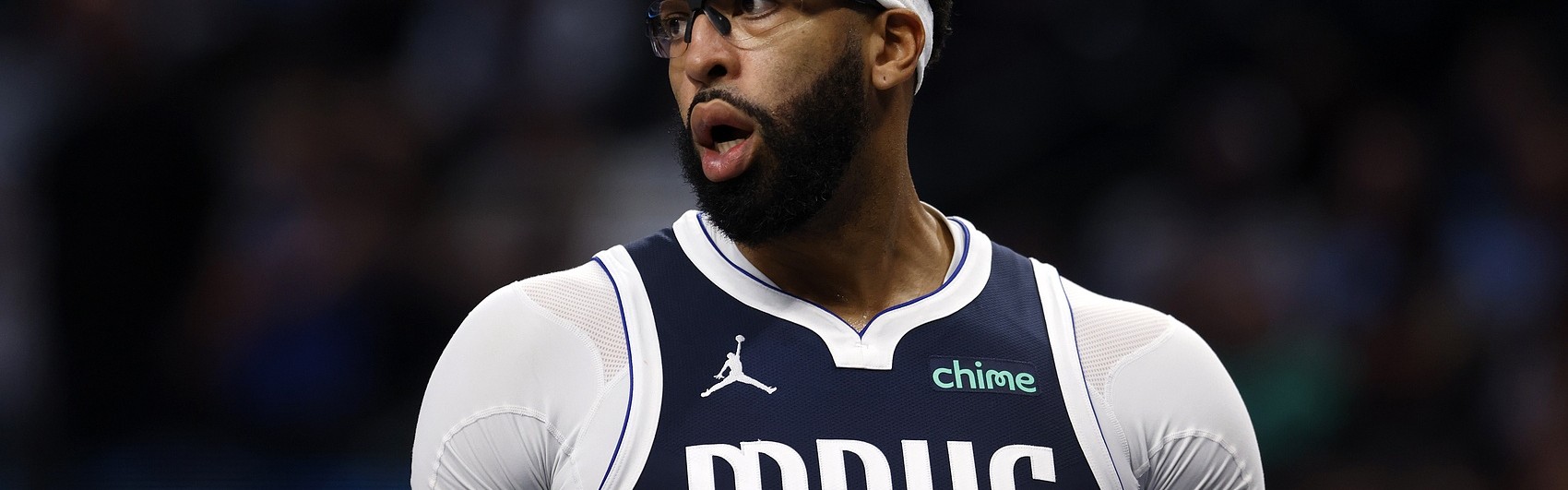 开云入口-独行侠欲送走浓眉？美媒列五大潜在下家：联手字母哥或前往快船