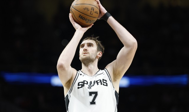 kaiyun-科内特：与全员出战76人的交手很令人兴奋 这场比赛对抗强度很高