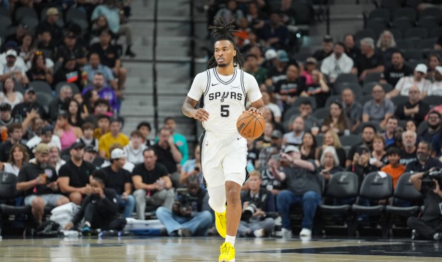 开云入口-前途无量！马刺队史21岁以下砍30+10+5：邓肯、文班、卡斯尔