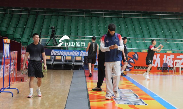 开云入口-山东高速男篮主场迎战江苏，邱彪赛前透露琼斯伤情