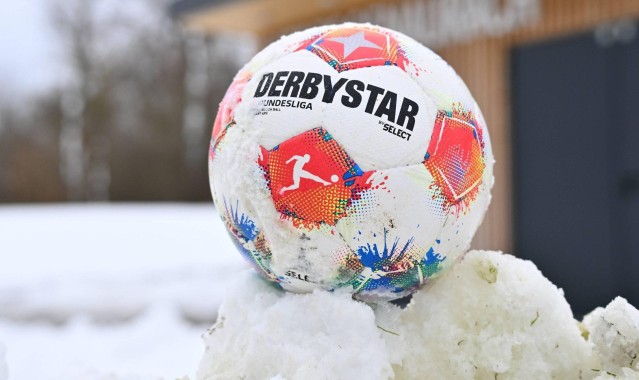 官方：因球场结冰和严重风雪，不莱梅vs霍芬海姆的比赛延期