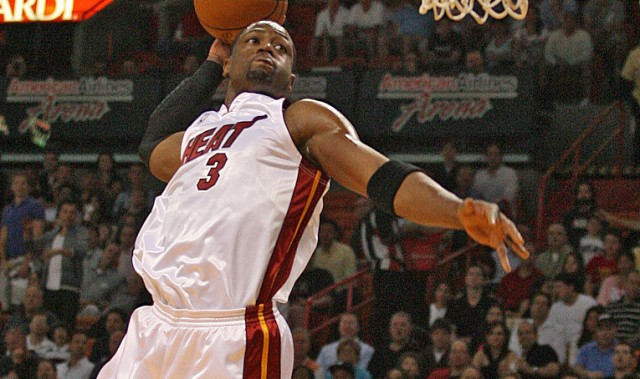 kaiyun-韦德放当今联盟厉害吗？杨毅：当然 他的速度和冲击力你无法阻挡