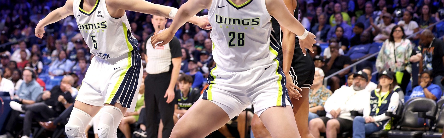 开云入口-李月汝谈佩奇：看起来酷酷的 实际上像个小孩一样爱开玩笑