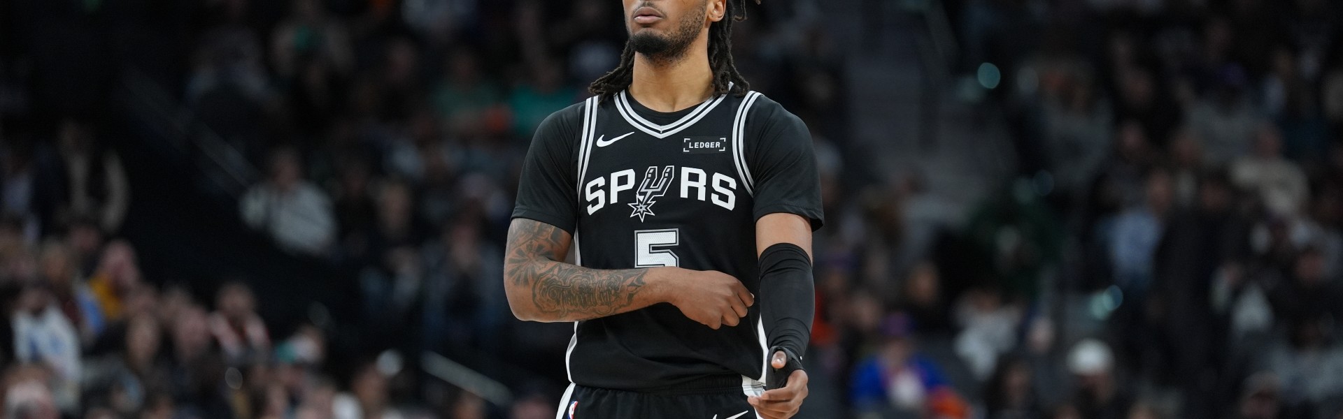 开云中国-手感不错！卡斯尔13中6得20分7板8助1断 可惜出现了5次失误