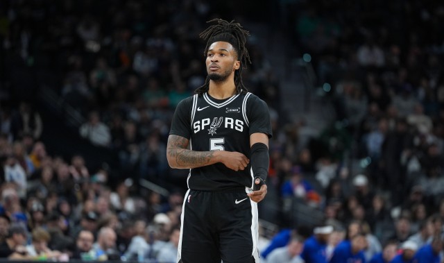 开云中国-手感不错！卡斯尔13中6得20分7板8助1断 可惜出现了5次失误