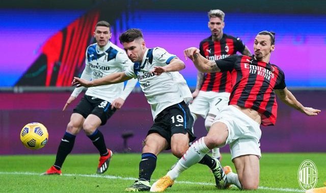 开云中国-从0比5到0比3进步了！输真蓝黑保半程冠军知足也！