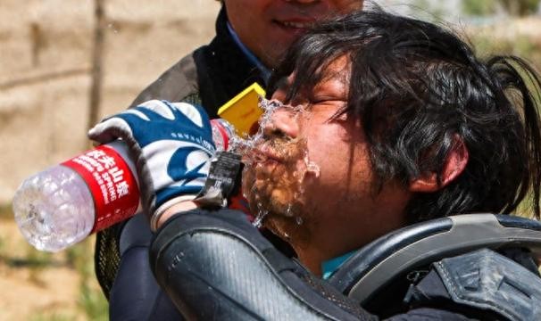 kaiyun-张雪机车夺冠刷屏之后：为什么让人热血沸腾，也值得冷静看懂|世界超级摩托车锦标赛|波尔蒂芒赛道|摩托|摩托车|赛道_新浪体育_新浪新闻